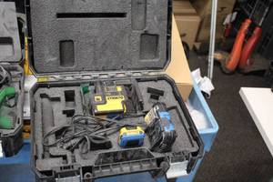 lot 57 image: DeWalt 12V Laser TN225DLB with Battery, Charger, Case