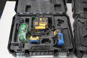 lot 58 image: DeWalt 12V Laser TN225DLB with Battery, Charger, Case