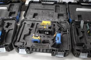 lot 59 image: DeWalt 12V Laser TN225DLB with Battery, Charger, Case