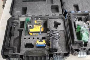 lot 38 image: DeWalt 12V Max Lithium Ion XR 2Ah Laser TN222DLB with Battery, Charger, Case, Accessories