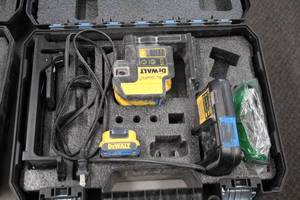 lot 43 image: DeWalt 12V Max Lithium Ion XR 2Ah Laser TN222DLB with Battery, Charger, Case, Accessories