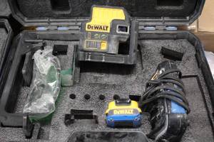 lot 45 image: DeWalt 12V Max Lithium Ion XR 2Ah Laser TN222DLB with Battery, Charger, Case, Accessories
