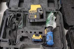 lot 47 image: DeWalt 12V Max Lithium Ion XR 2Ah Laser TN222DLB with Battery, Charger, Case, Accessories