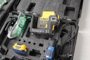 lot 48 image: DeWalt 12V Max Lithium Ion XR 2Ah Laser TN222DLB with Battery, Charger, Case, Accessories