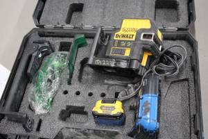 lot 49 image: DeWalt 12V Max Lithium Ion XR 2Ah Laser TN222DLB with Battery, Charger, Case, Accessories
