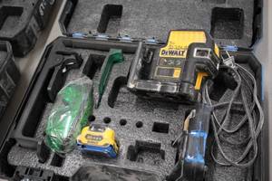 lot 50 image: DeWalt 12V Max Lithium Ion XR 2Ah Laser TN222DLB with Battery, Charger, Case, Accessories