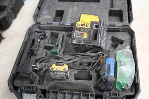 lot 52 image: DeWalt 12V Max Lithium Ion XR 2Ah Laser TN222DLB with Battery, Charger, Case, Accessories