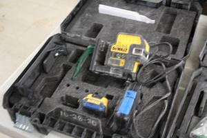 lot 54 image: DeWalt 12V Max Lithium Ion XR 2Ah Laser TN222DLB with Battery, Charger, Case, Accessories
