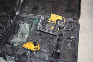 lot 53 image: DeWalt 12V Max Lithium Ion XR 2Ah Laser TN222DLB with Battery, Charger, Case, Accessories