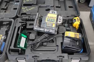 lot 18 image: DeWalt 12V 360 Degree Green Beam Cross Line Laser TN360DB with Battery, Charger, Case, Accessories