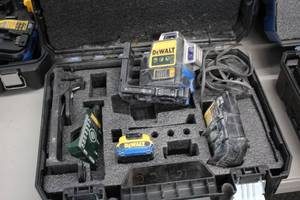 lot 19 image: DeWalt 12V 360 Degree Green Beam Cross Line Laser TN360DB with Battery, Charger, Case, Accessories