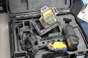 lot 20 image: DeWalt 12V 360 Degree Green Beam Cross Line Laser TN360DB with Battery, Charger, Case, Accessories