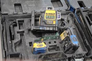 lot 23 image: DeWalt 12V 360 Degree Green Beam Cross Line Laser TN360DB with Battery, Charger, Case, Accessories