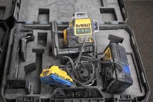 lot 25 image: DeWalt 12V 360 Degree Green Beam Cross Line Laser TN360DB with Battery, Charger, Case, Accessories