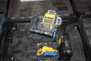 lot 30 image: DeWalt 12V 360 Degree Green Beam Cross Line Laser TN360DB with Battery, Charger, Case, Accessories