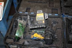 lot 32 image: DeWalt 12V 360 Degree Green Beam Cross Line Laser TN360DB with Battery, Charger, Case, Accessories