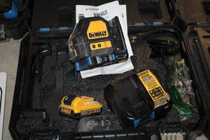 lot 71 image: DeWalt 12V 3Ah Laser TN222DB with Battery, Charger, Case
