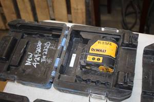 lot 145 image: DeWalt 4.5V Laser Chalk Line Generator DW088CG with Case