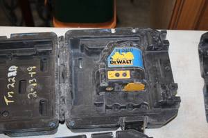 lot 146 image: DeWalt 4.5V Laser Chalk Line Generator DW088CG with Case