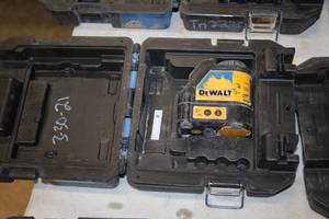 lot 148 image: DeWalt 4.5V Self-Leveling Line Laser Chalk Line Generator DW088 with Case