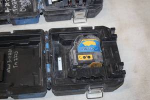 lot 150 image: DeWalt 4.5V Laser Chalk Line Generator DW088CG with Case