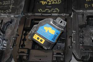 lot 79 image: DeWalt 4.5V Laser Chalk Line Generator DW088CG with Case