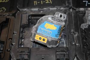 lot 80 image: DeWalt 4.5V Laser Chalk Line Generator DW088CG with Case