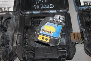 lot 83 image: DeWalt 4.5V Laser Chalk Line Generator DW088CG with Case
