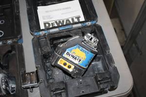lot 84 image: DeWalt 4.5V Laser Chalk Line Generator DW088CG with Case