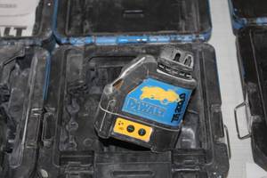 lot 86 image: DeWalt 4.5V Laser Chalk Line Generator DW088CG with Case
