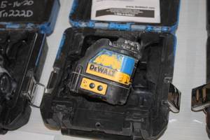 lot 88 image: DeWalt 4.5V Laser Chalk Line Generator DW088CG with Case