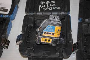 lot 89 image: DeWalt 4.5V Laser Chalk Line Generator DW088CG with Case