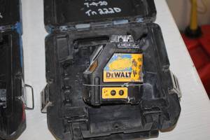 lot 90 image: DeWalt 4.5V Laser Chalk Line Generator DW088CG with Case