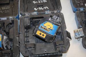 lot 92 image: DeWalt 4.5V Laser Chalk Line Generator DW088CG with Case