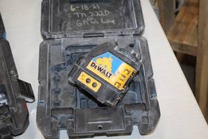 lot 96 image: DeWalt 4.5V Self-Leveling Line Laser Chalk Line Generator DW088 with Case