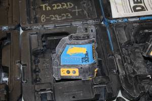 lot 99 image: DeWalt 4.5V Laser Chalk Line Generator DW088CG with Case