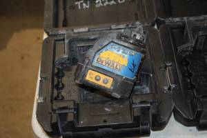 lot 105 image: DeWalt 4.5V Self-Leveling Line Laser Chalk Line Generator DW088 with Case