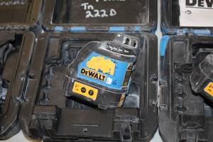 lot 107 image: DeWalt 4.5V Self-Leveling Line Laser Chalk Line Generator DW088 with Case