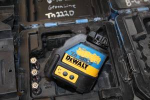 lot 113 image: DeWalt 4.5V Laser Chalk Line Generator DW088CG with Case