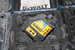 lot 117 image: DeWalt 4.5V Self-Leveling Line Laser Chalk Line Generator DW088 with Case