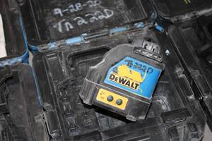 lot 118 image: DeWalt 4.5V Laser Chalk Line Generator DW088CG with Case