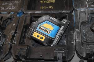 lot 119 image: DeWalt 4.5V Laser Chalk Line Generator DW088CG with Case