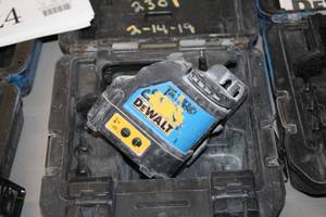 lot 122 image: DeWalt 4.5V Laser Chalk Line Generator DW088CG with Case