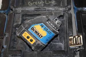 lot 124 image: DeWalt 4.5V Laser Chalk Line Generator DW088CG with Case