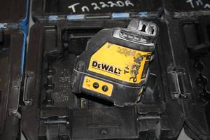 lot 126 image: DeWalt 4.5V Self-Leveling Line Laser Chalk Line Generator DW088 with Case