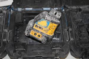 lot 130 image: DeWalt 4.5V Laser Chalk Line Generator DW088CG with Case