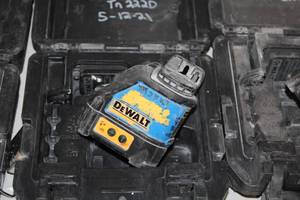 lot 132 image: DeWalt 4.5V Laser Chalk Line Generator DW088CG with Case
