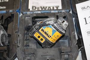 lot 139 image: DeWalt 4.5V Self-Leveling Line Laser Chalk Line Generator DW088 with Case