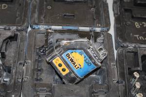 lot 143 image: DeWalt 4.5V Laser Chalk Line Generator DW088CG with Case