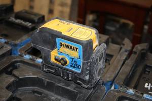 lot 155 image: DeWalt 6V 3 Beam Laser Pointer DW083CG